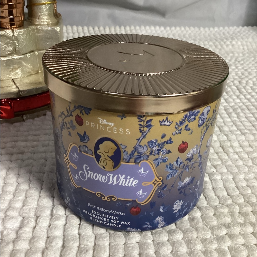 Bath & Body Disney 2025 Princess Snow White 3 Wick Candle AND Wish Well Holder - Picture 8 of 11